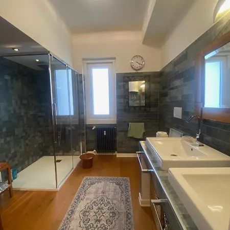 Tramonti Su Miramare *